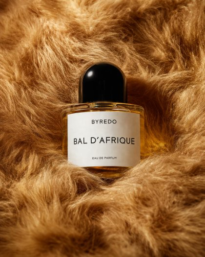 gpt2-product-marketing-editorial-perfume-bottle-in-golden-fur AI image template preview