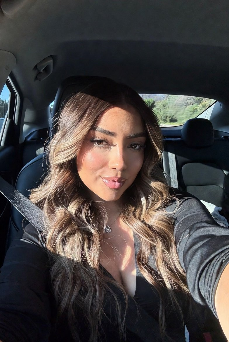 86-hyper-realistic-ai-selfie-prompt-generat AI image template preview