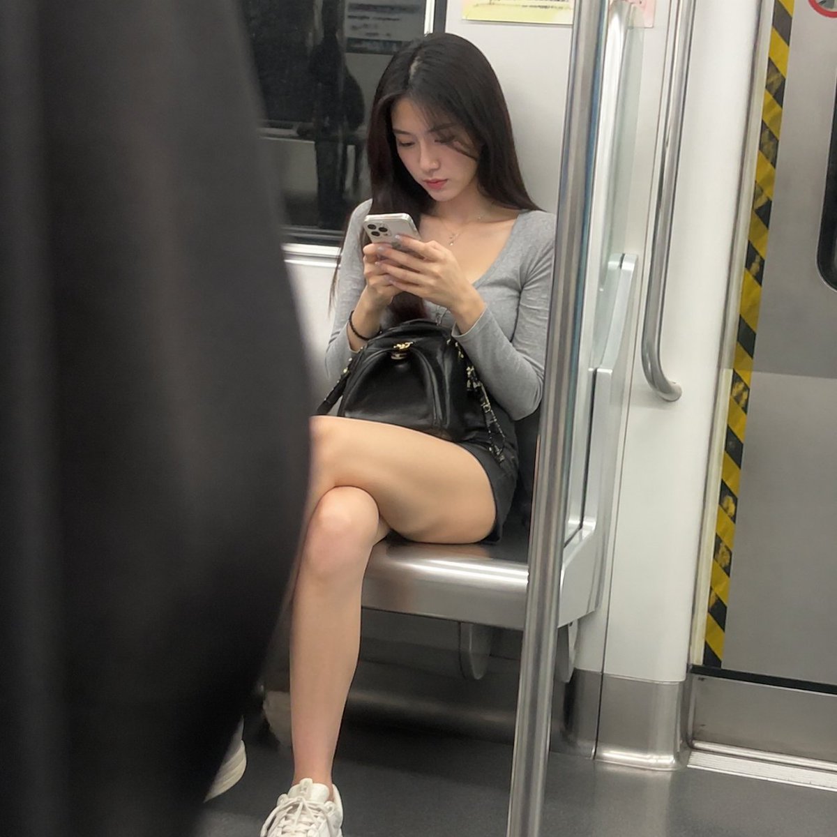 Candid Subway Commuter Prompt - AI image template preview