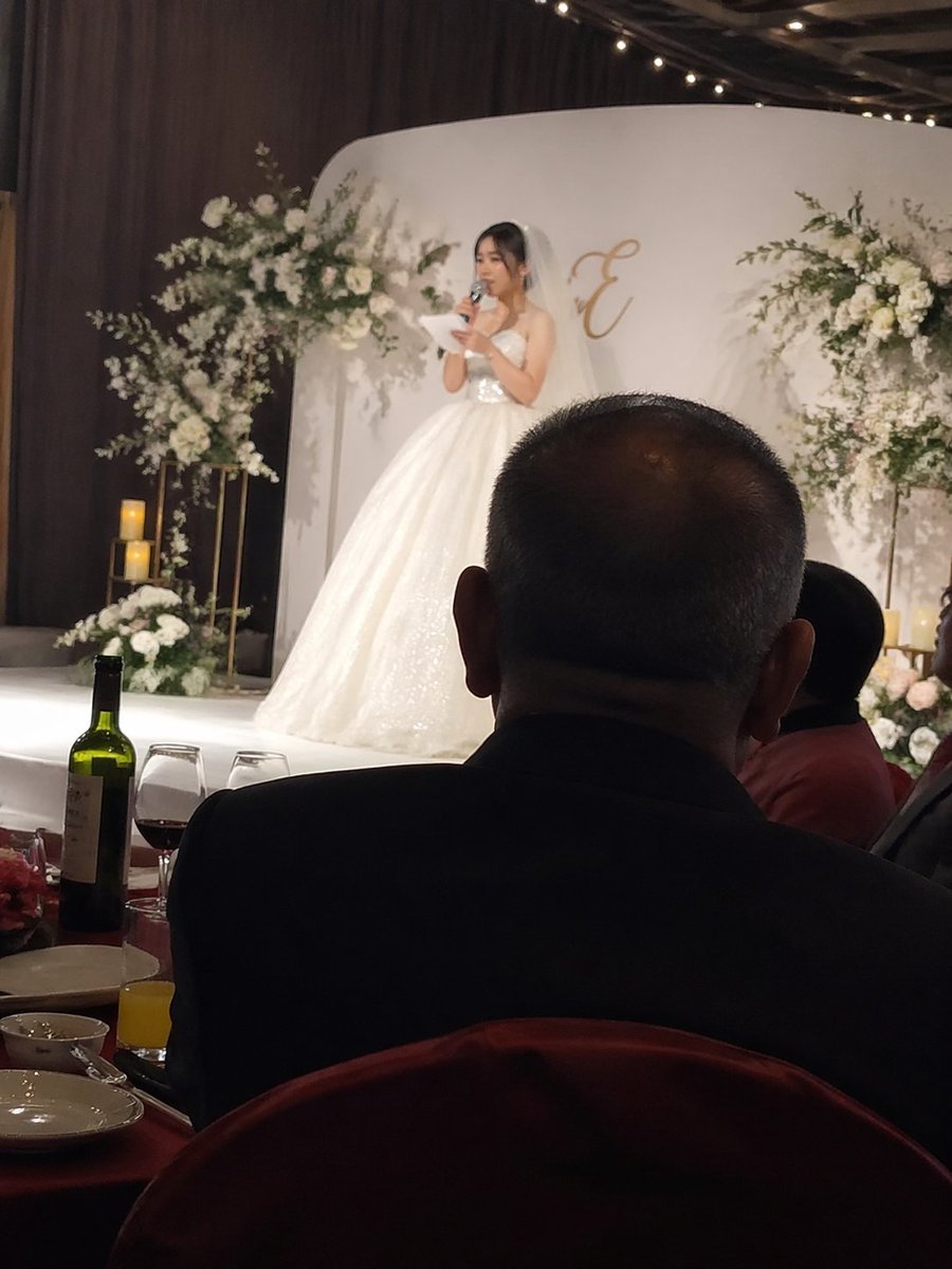 Candid wedding speech photo - AI image template preview