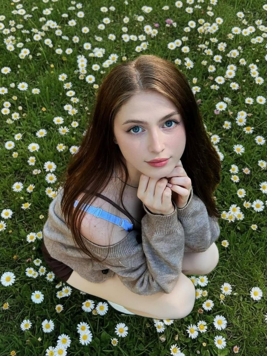 Girl in Daisy Meadow Portrait - AI image template preview