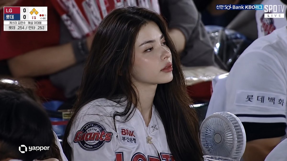 KBO Baseball Broadcast Candid - AI image template preview