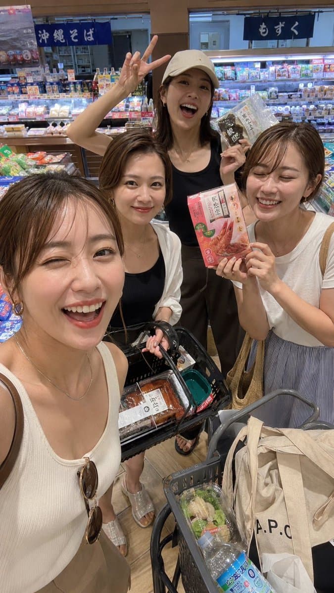 Vacation Grocery Selfie - AI image template preview