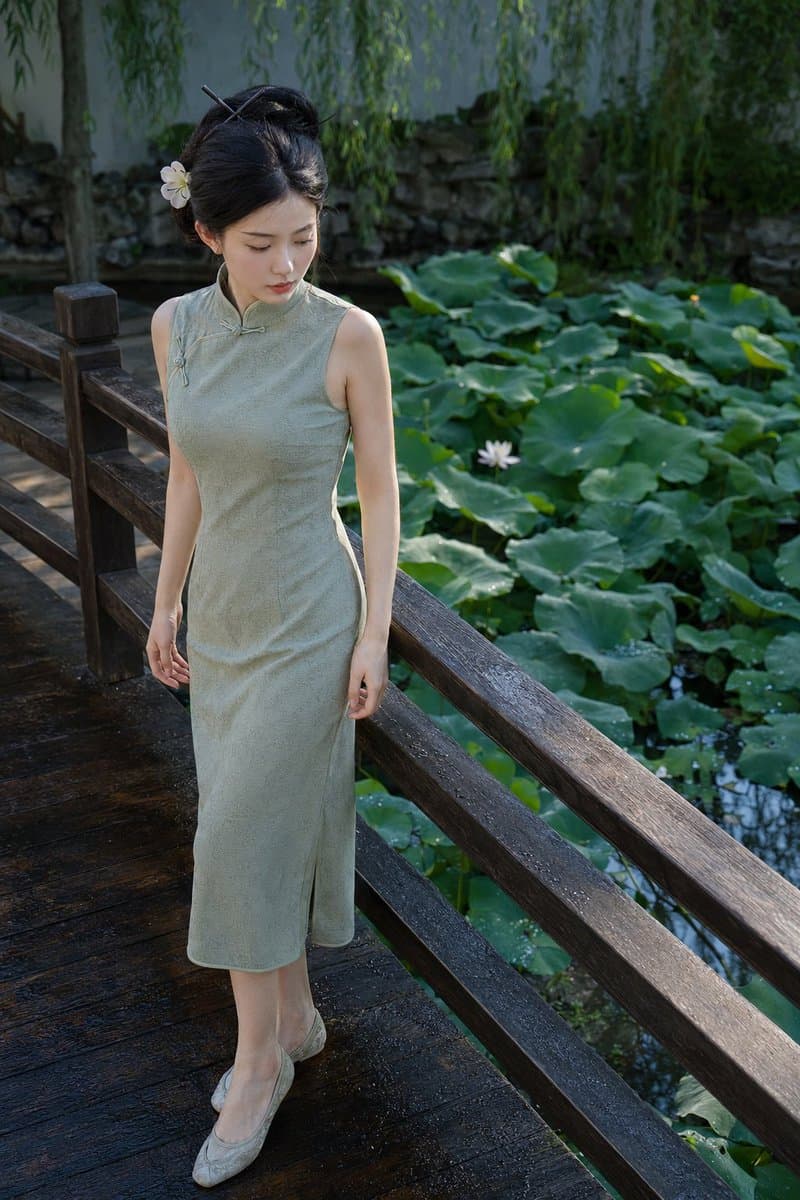 Suzhou Garden Qipao Portrait - AI image template preview