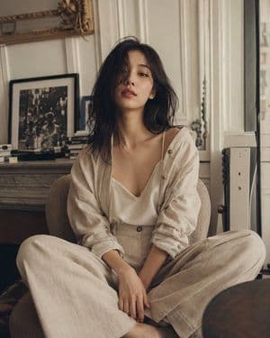 Parisian Linen Editorial Portrait - AI image template preview