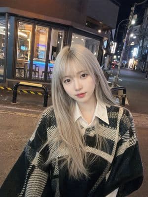 Night Smartphone Candid Portrait - AI image template preview