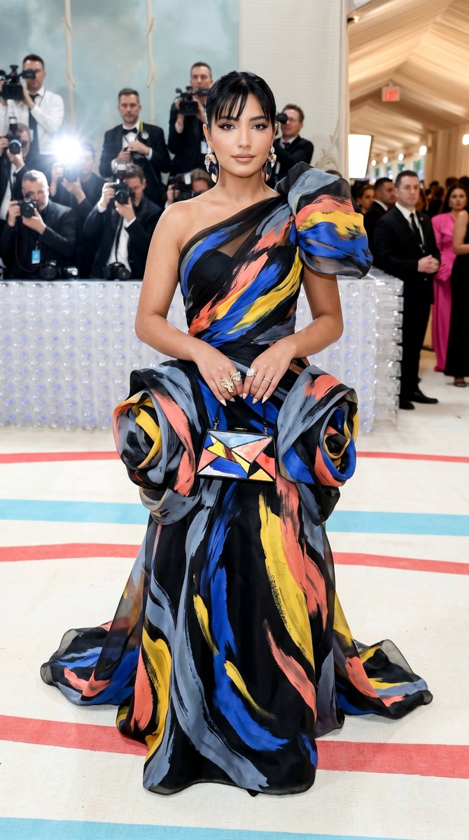 Met Gala Avant-Garde Couture Fashion - AI image template preview