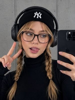 Sydney Sweeney Aesthetic Mirror Selfie preview