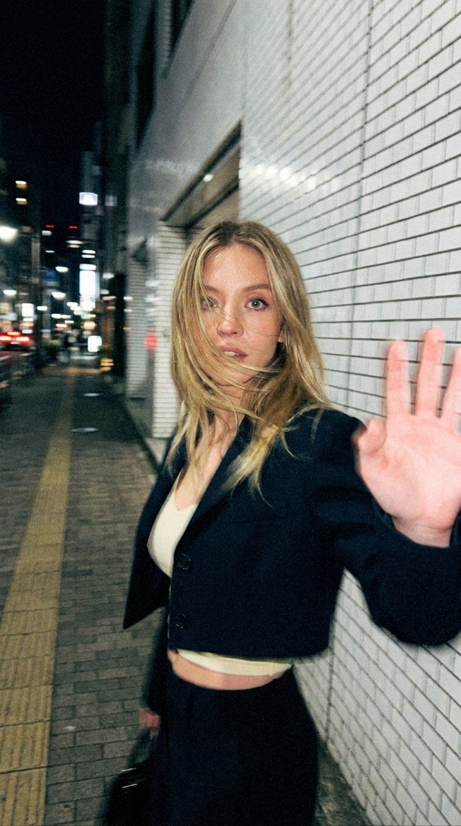 Candid Tokyo Smartphone Night Photo preview